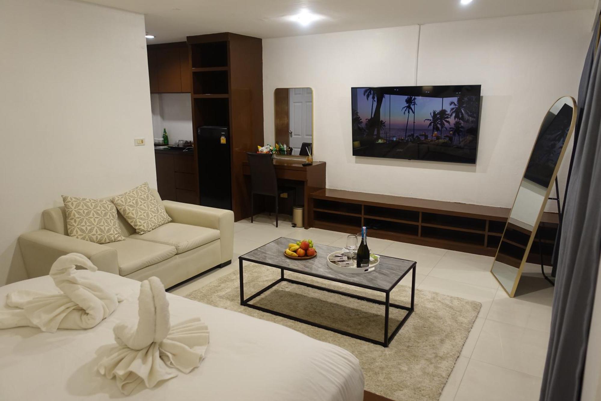 Sea Hills Resort Patong Esterno foto