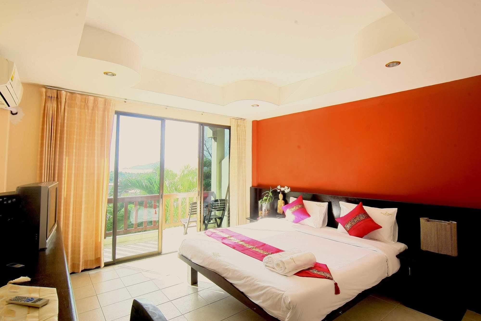 Sea Hills Resort Patong Esterno foto