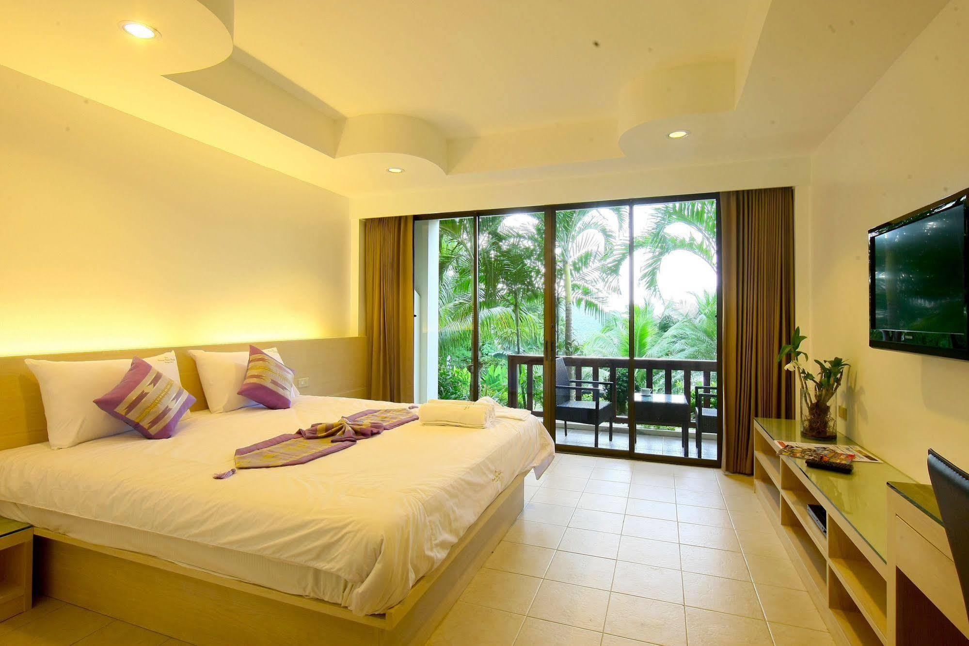 Sea Hills Resort Patong Esterno foto