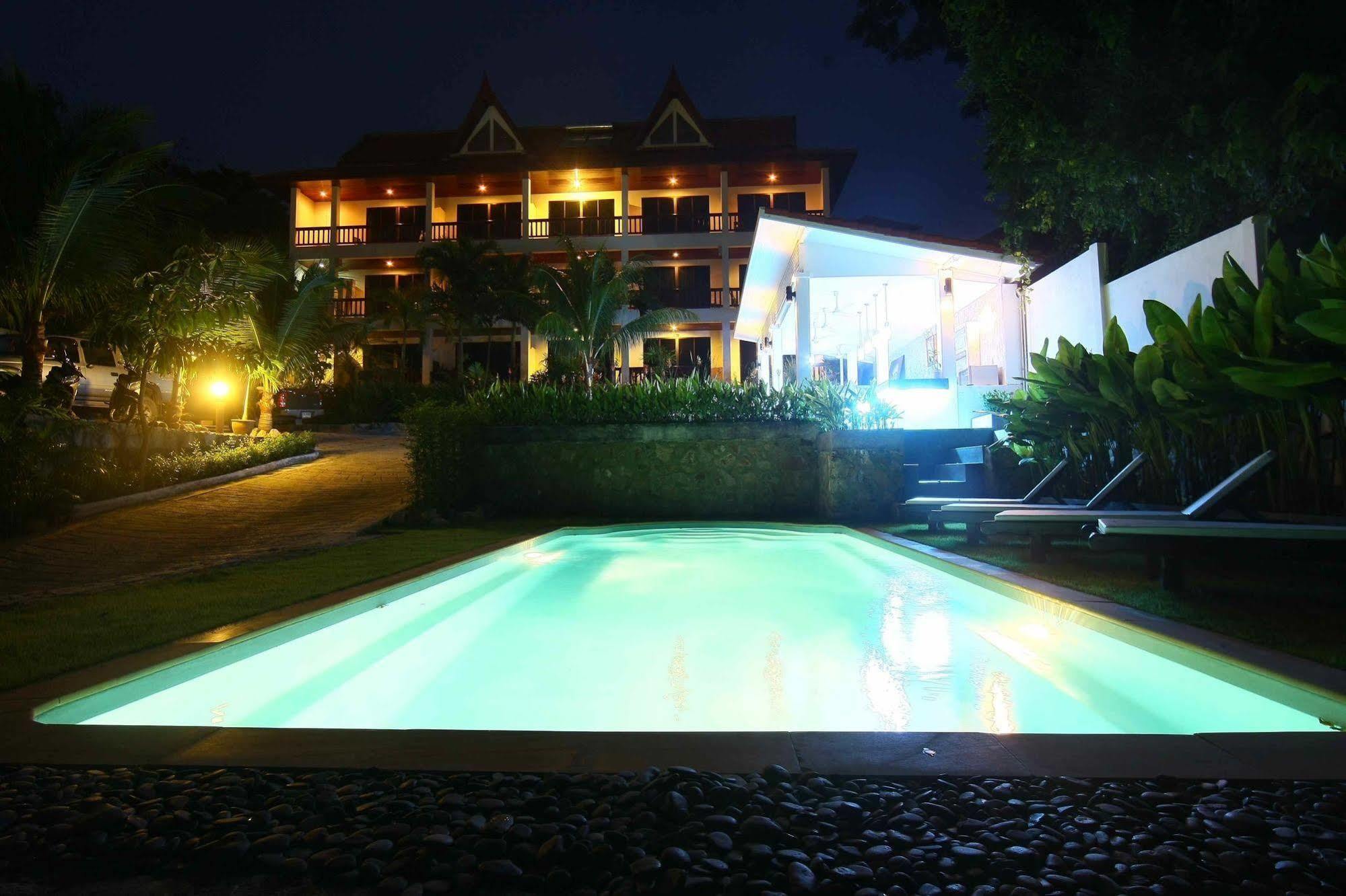 Sea Hills Resort Patong Esterno foto